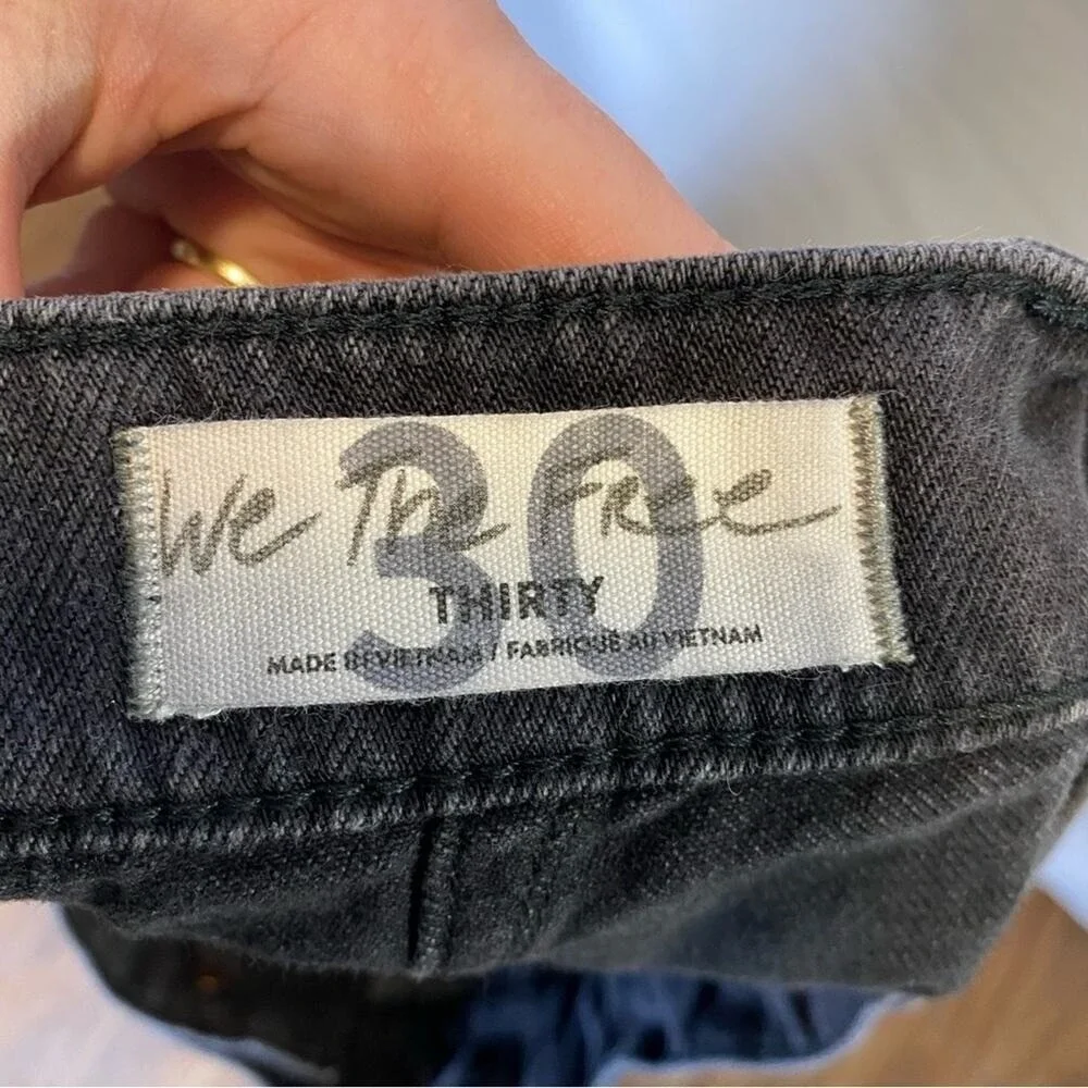 We The Free Cosmico Flirt Jean Mini Skirt Womens Size 30 Pleated‎ Denim Raw Hem